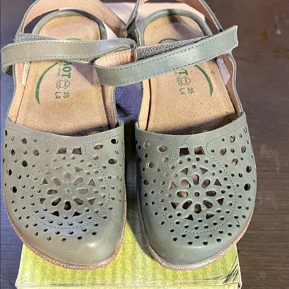 Naot Olive Leather Women's Sandals